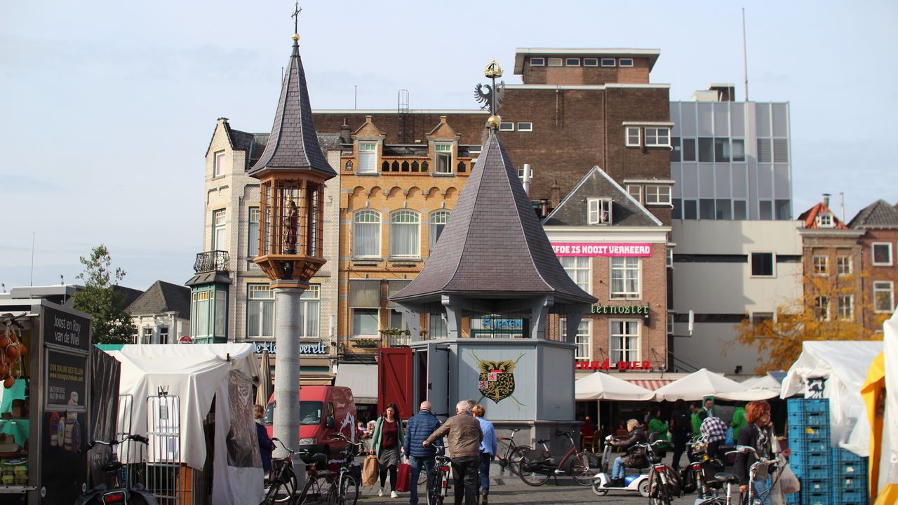 Marktkooplui kunnen bieden op standplaatsen tijdens carnaval in Den Bosch