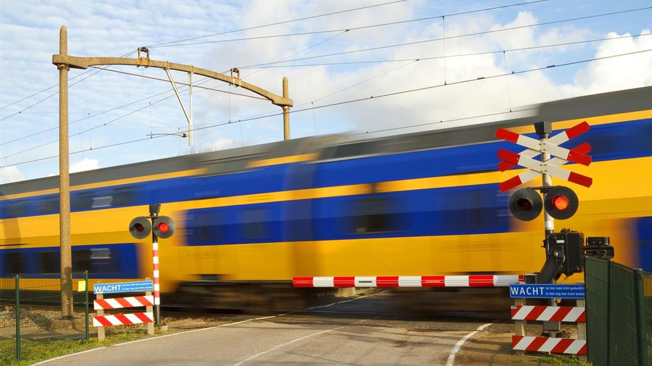 Defecte bovenleiding zorgt voor urenlange vertraging tussen station Den Bosch en Tilburg