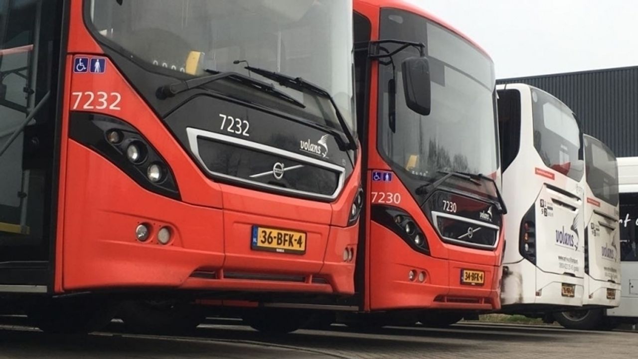 Bussen blijven voorlopig rijden, werkgevers krijgen tot 11 december de tijd van FNV