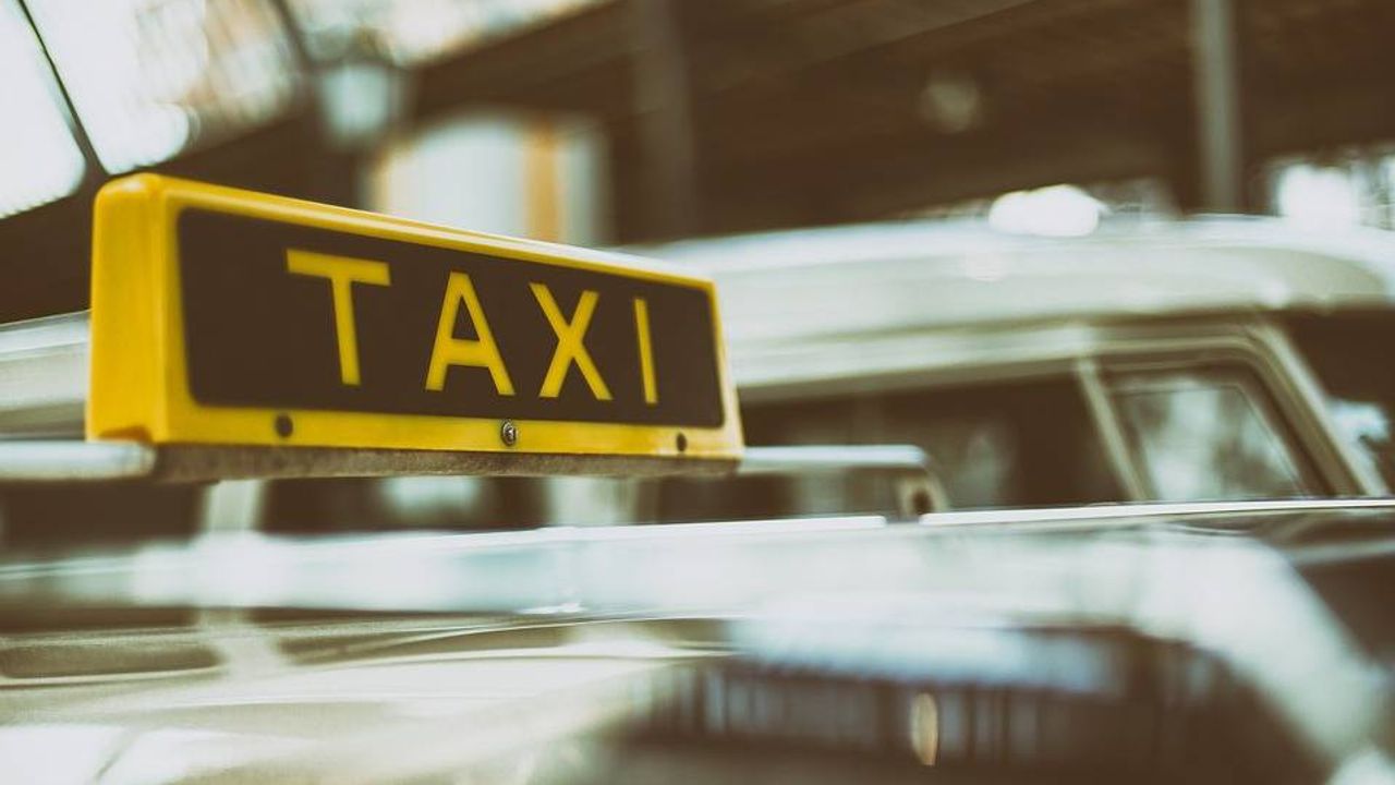 Boetes voor taxichauffeurs in Den Bosch na controle