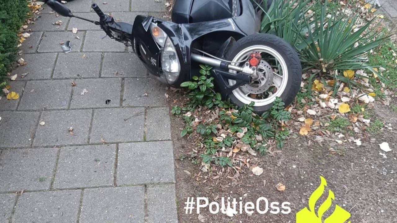 Scooterrijder opgepakt nadat hij tot stilstand kwam door buikschuiver over straat in Oss