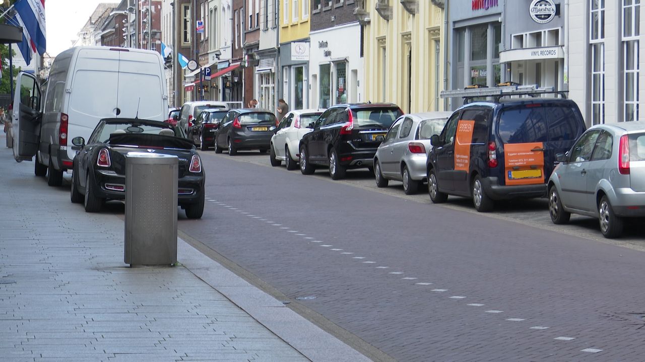 Auto’s blijven rijden in Hinthamerstraat Den Bosch, meerdere bekeuringen uitgeschreven