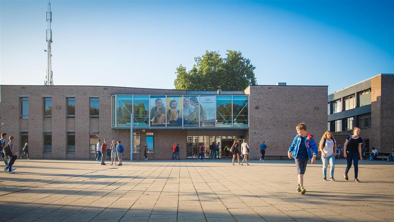 't Sparrenbos en de wijk kijken verliefd naar gebouw Rodenborch college