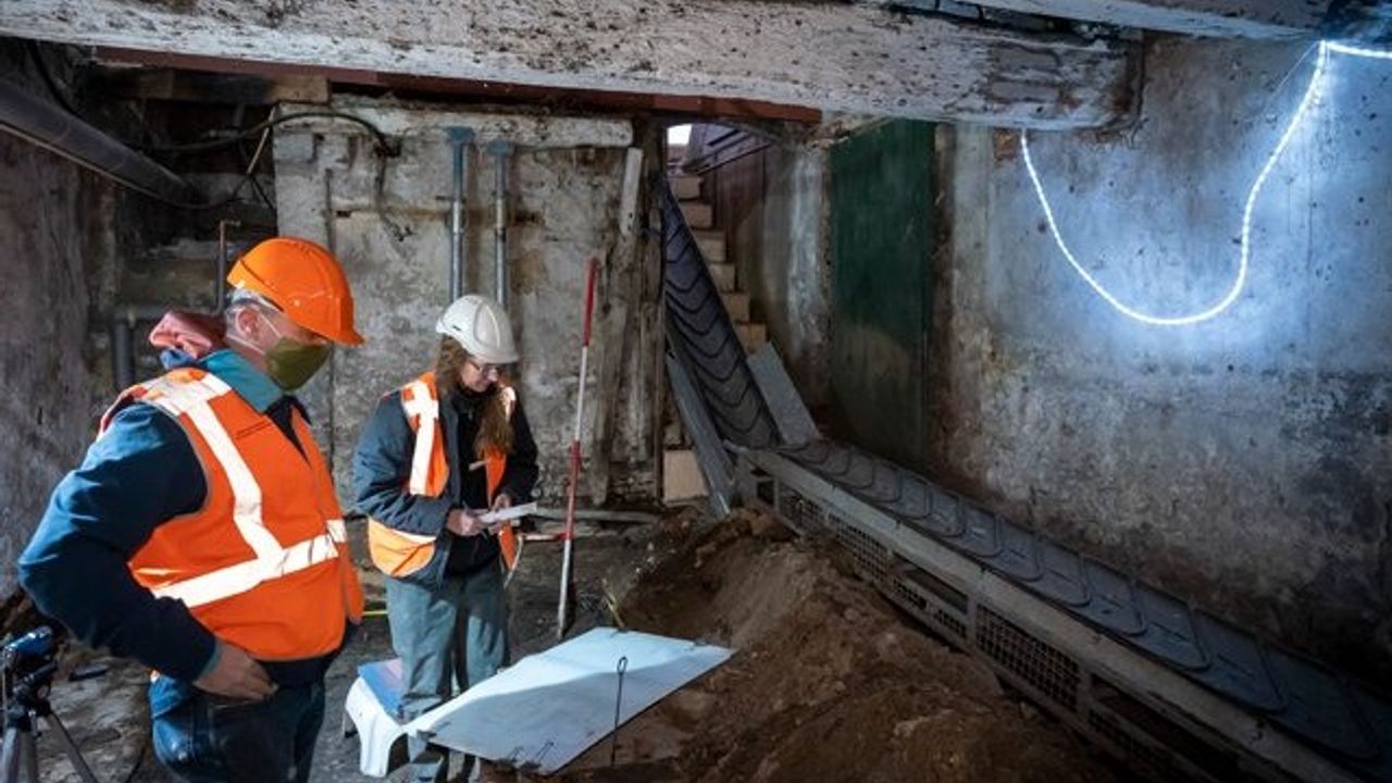 Vloeren uit 14e eeuw en kanonskogel gevonden in Huis van Bosch