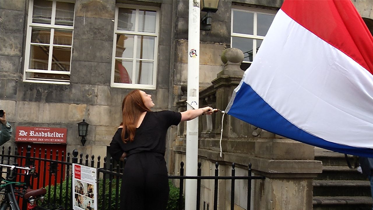 De vlag uit op het stadhuis: 'niet zo erg dat we geen examens hadden'