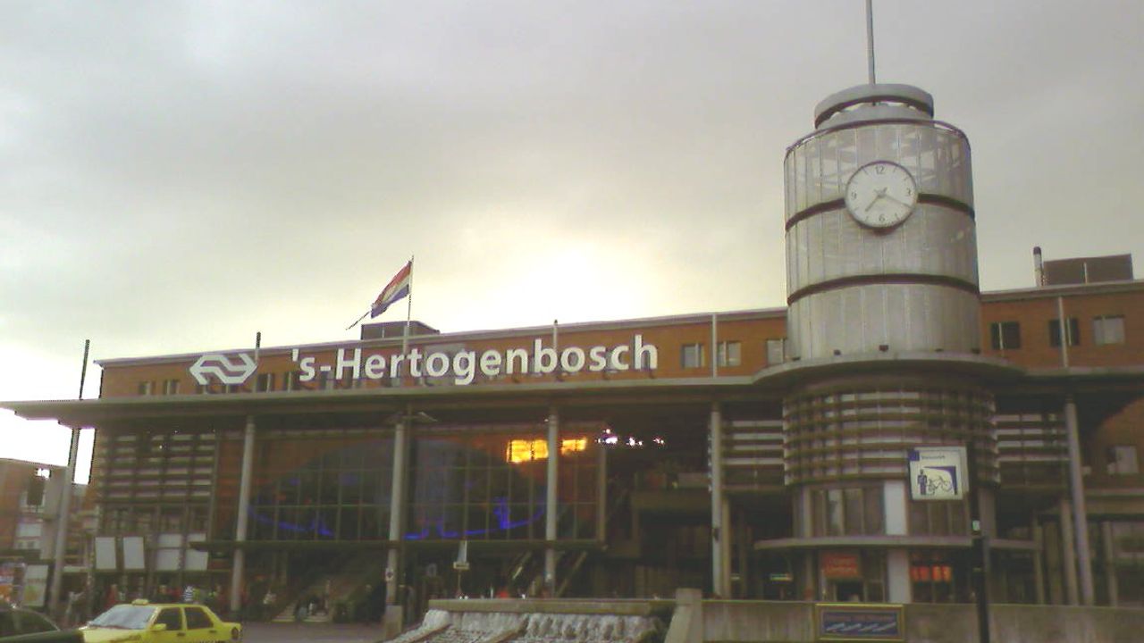 Perrons station Den Bosch ontruimd vanwege mogelijk schietwapen