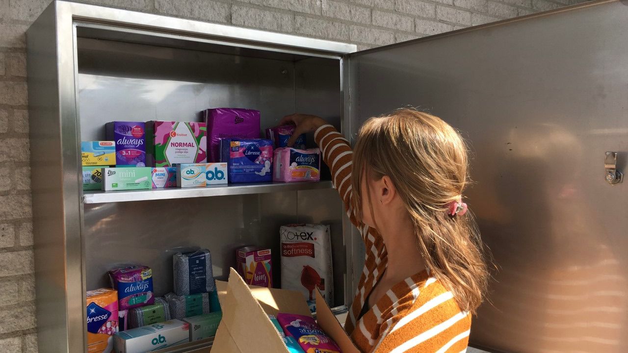 100ste uitgiftepunt voor gratis menstruatieproducten hangt in Rosmalen