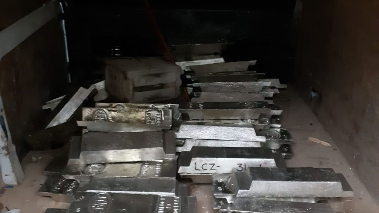 2000 kilo gestolen tin teruggevonden in bestelbus in Erp, man aangehouden