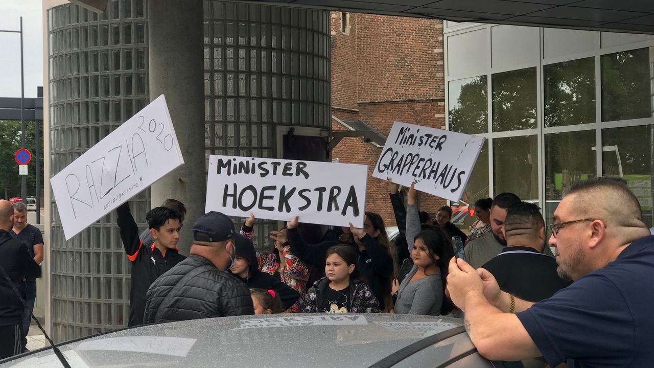 Protestactie Romafamilie in Den Bosch tegen 'discriminatie en gesjoemel'