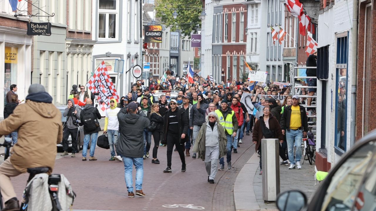 UPDATE: ME maakt einde aan coronademonstratie in Den Bosch
