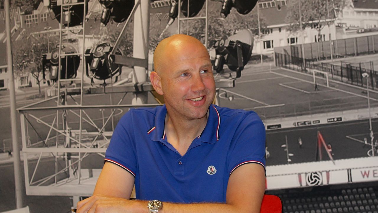 Oud-trainer TOP Oss, Bob Peeters, nieuwe coach van Helmond Sport
