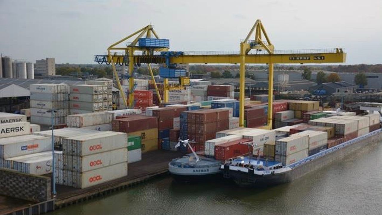Containeractiviteiten OOC in Osse haven naar Van Berkel Logistics