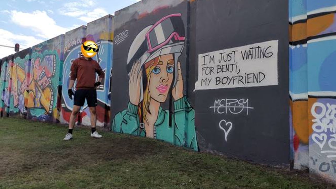 Mercy maakt muurschildering over verloren liefde