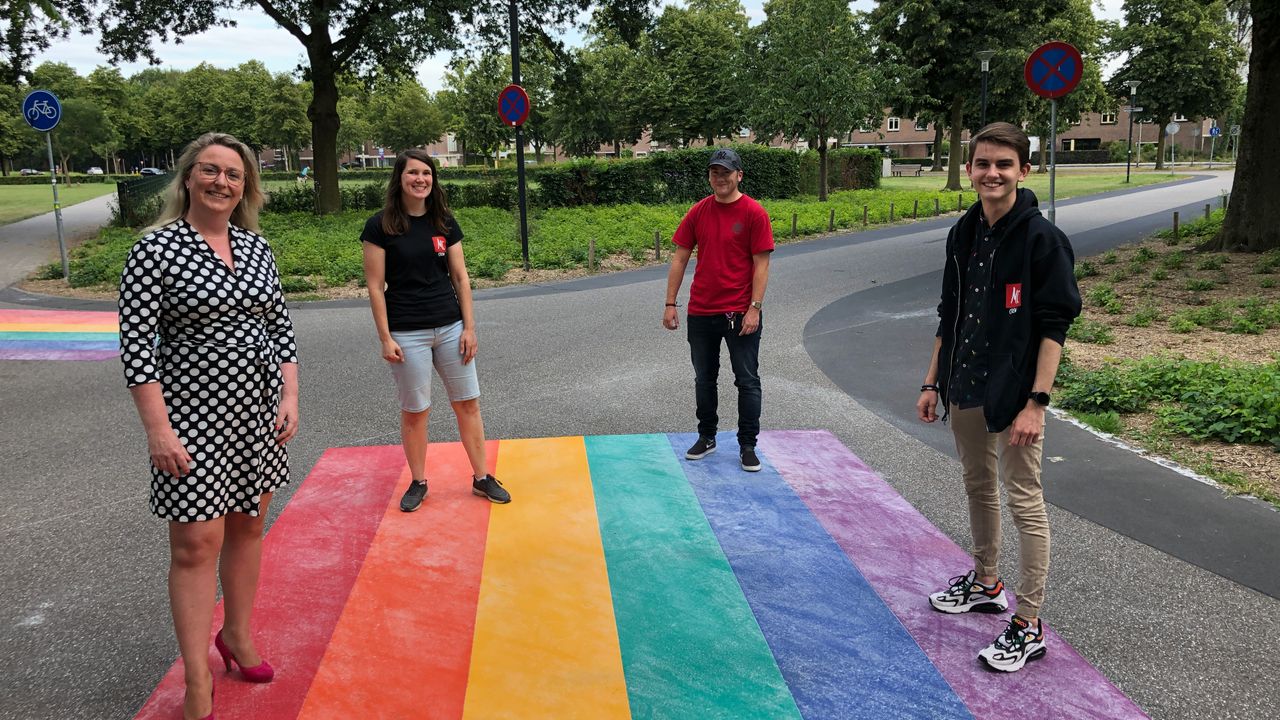 Ook Uden heeft nu een regenboogpad: 'Een hart onder de riem voor LHBTQ'ers'