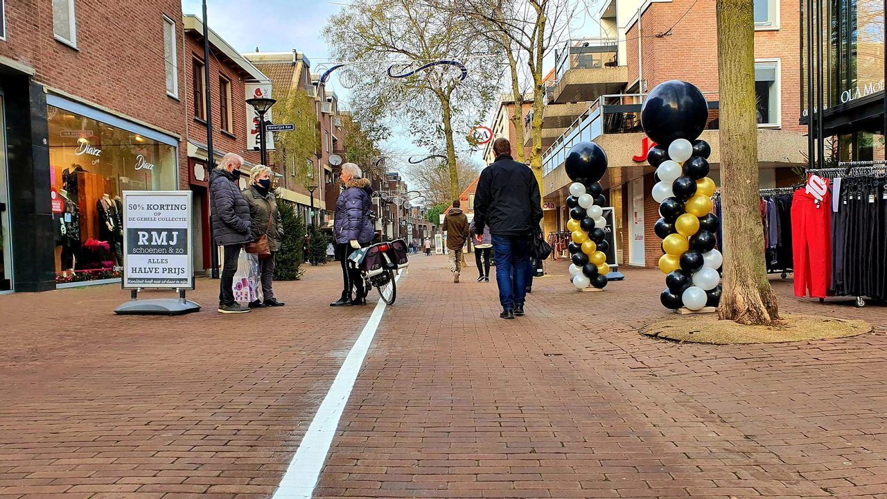 Gemeente blijft oogje toeknijpen bij fietsen in het Osse winkelcentrum en gratis parkeren