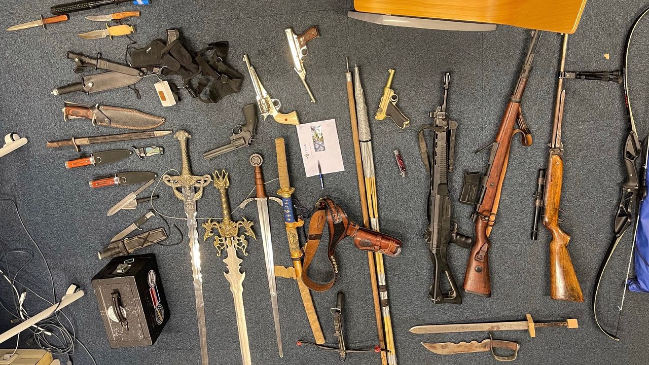 Politie vindt grote hoeveelheid wapens in woning in Erp